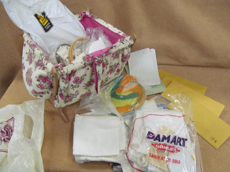 lot 124 image: Vintage Sewing Basket