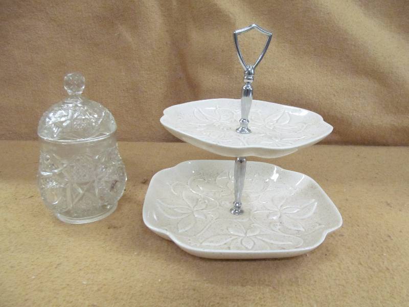 lot 150 image: Candy dish
