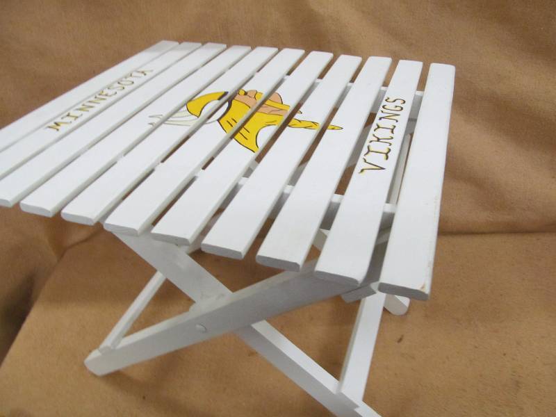 lot 156 image: Foldable table