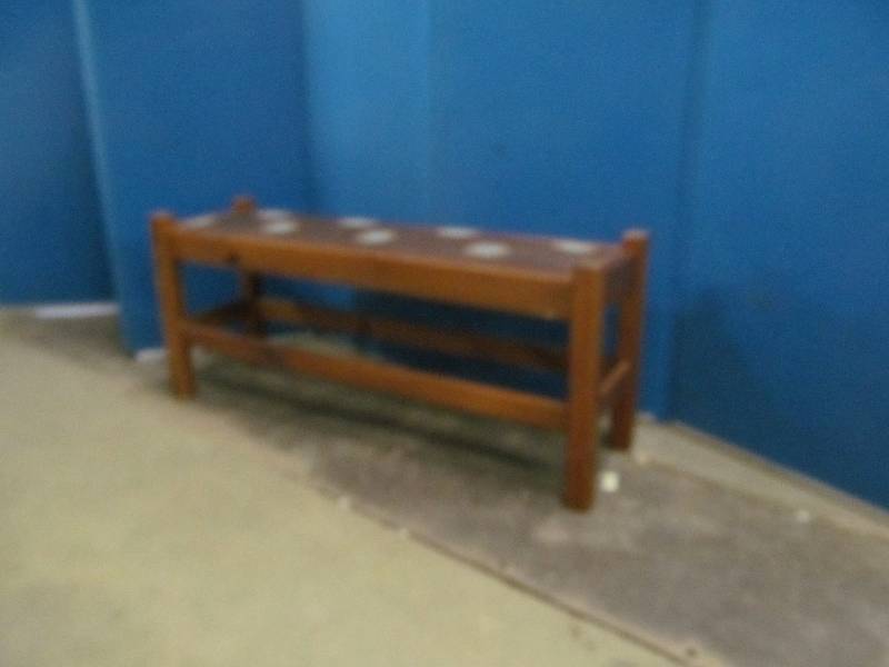 lot 174 image: Hall bench