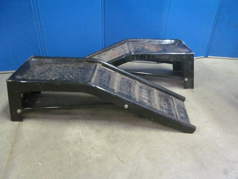 lot 181 image: Car ramps