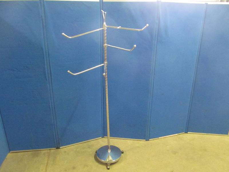 lot 187 image: Display rack
