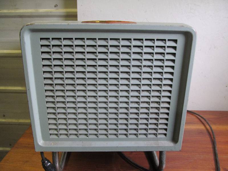 lot 209 image: Vintage Air Conditioner