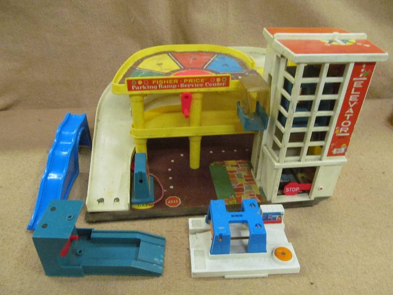 lot 224 image: Vintage Fisher Price