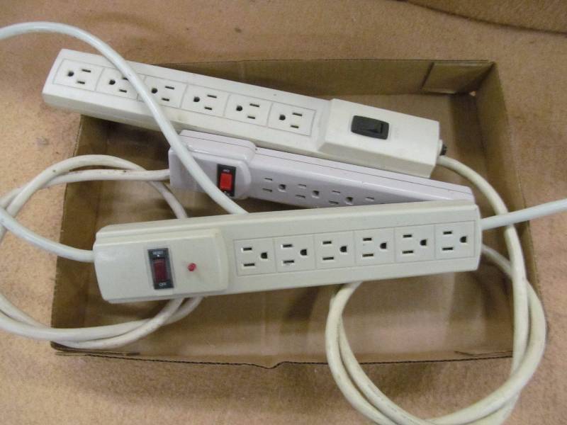lot 228 image: Power strips