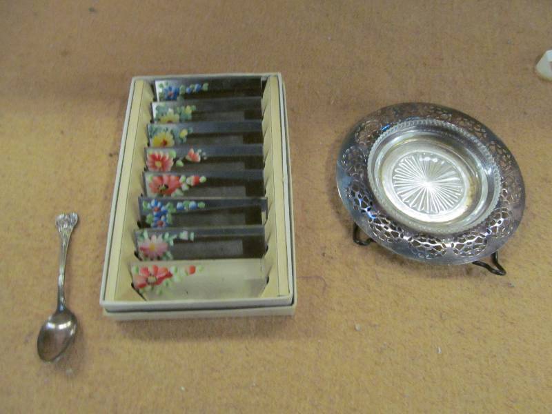 lot 230 image: Vintage Place Cards