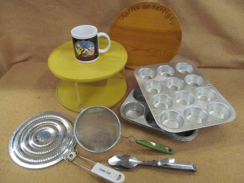 lot 232 image: Kitchen Supplies