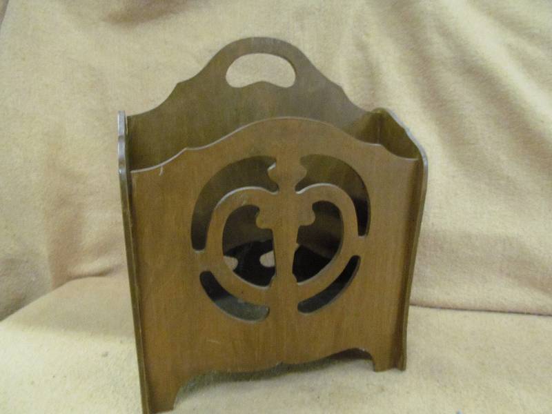 lot 236 image: Vintage magazine rack