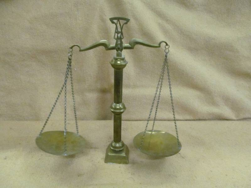 lot 247 image: Vintage scale
