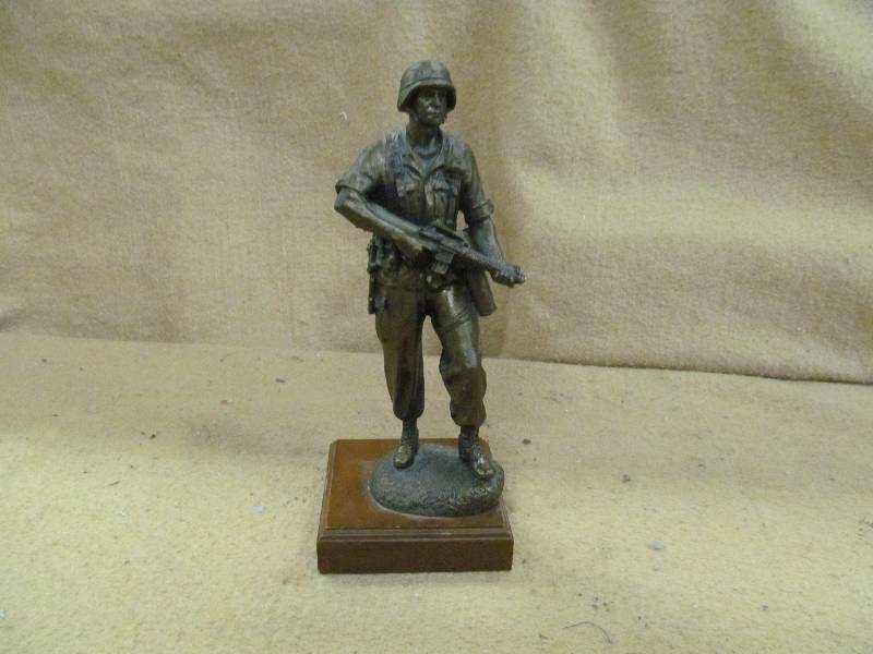 lot 250 image: Persian Golf Sculpture