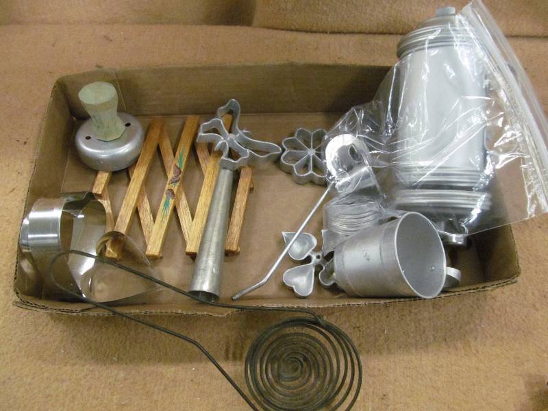 lot 251 image: Vintage Kitchen Supplies