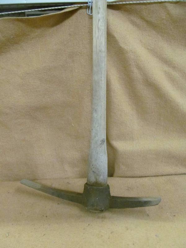 lot 256 image: Tools
