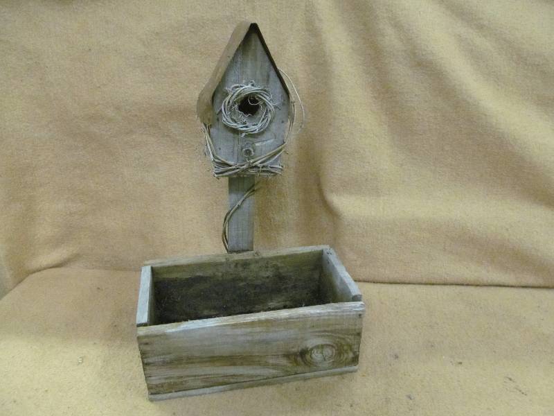 lot 257 image: Planter