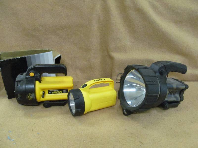 lot 260 image: Spotlights