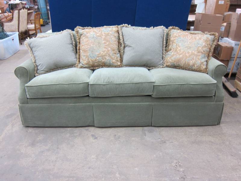 lot 1 image: Sofa