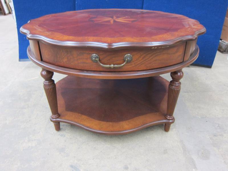 lot 2 image: Round Coffee Table