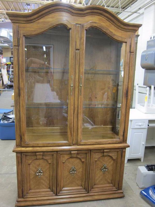 lot 5 image: China Cabinet