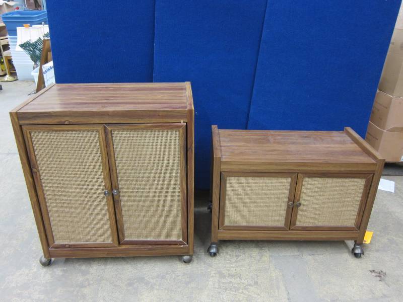 lot 8 image: 2 Matching Storage Cabinets