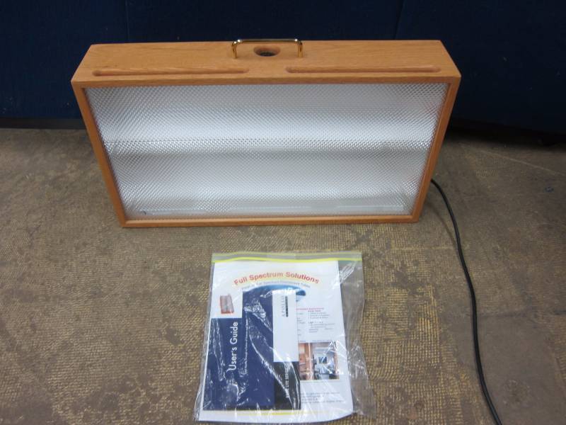 lot 18 image: Full Spectrum Light Box