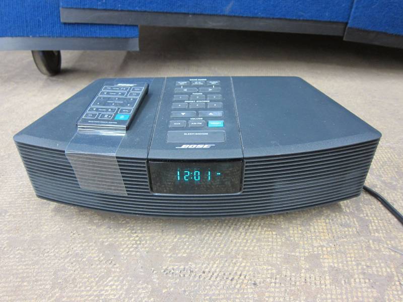 lot 20 image: Bose Wave RadioAlarm Clock