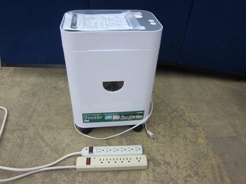 lot 21 image: Personal Crosscut Paper Shredder