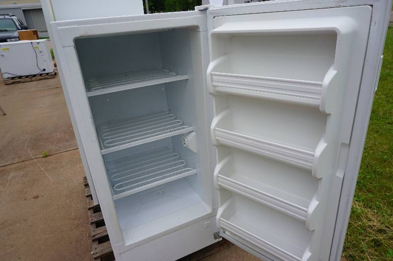 lot 6 image: Frigidaire Model FFUO9K0FWO Upright Freezer