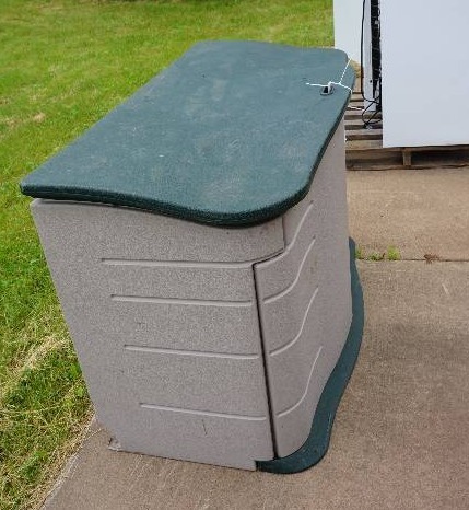 lot 9 image: Rubbermaid Brand Large Plastic Storage Bin
