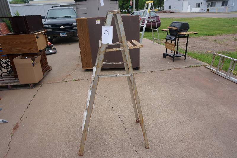 lot 13 image: 5 Aluminum Step Ladder