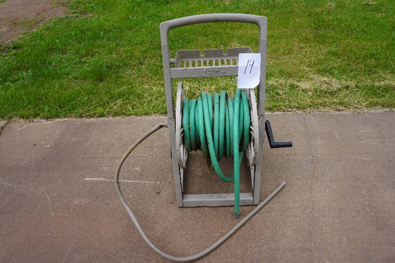 lot 19 image: Better Homes and Gardens Wheeled Hose Reel With Hose