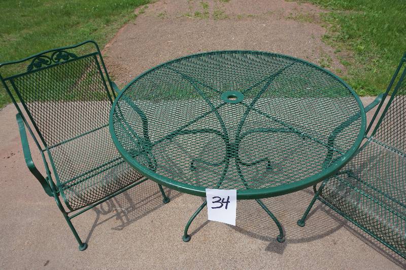 lot 34 image: Metal Patio Table With 2 Chairs