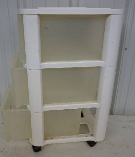 lot 67 image: Wheeled 3 Drawer Plastic Storage Cabinet