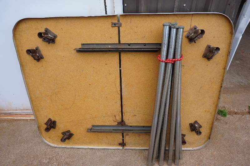 lot 73 image: Metal Kitchen Table With Removable Legs