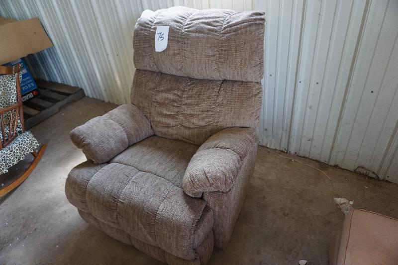 lot 75 image: Cloth Rocking Reclining Lounge Chair