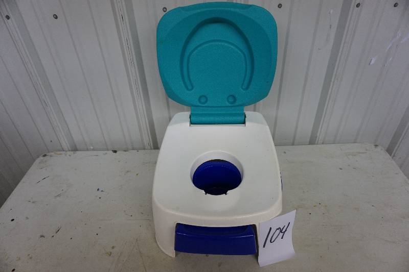 lot 104 image: Fisher Price Brand Childrens Plastic Potty Training Chair