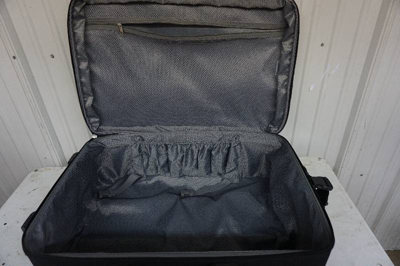 lot 109 image: Ascot Wheeled Luggage Bag