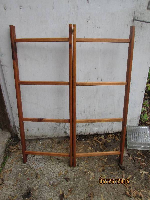 lot 5 image: Nice pair of 4-rung ladders for flo...