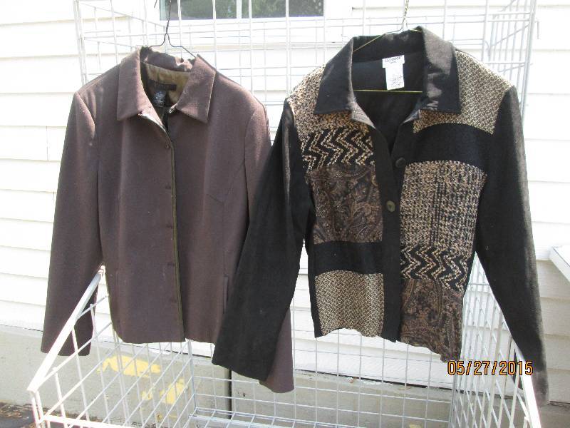 lot 35 image: Pair of womens dress jackets. Size...