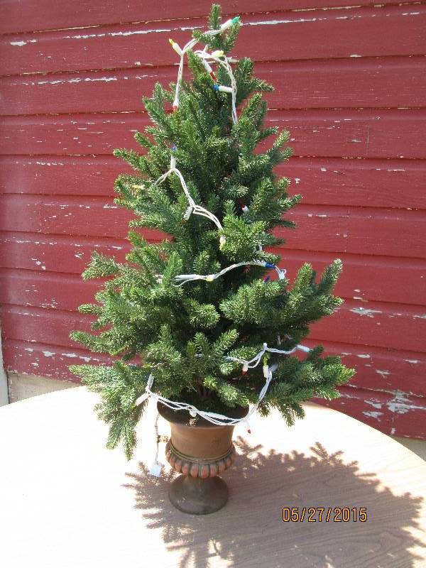 lot 37 image: 3 foot potted Christmas tree with l...