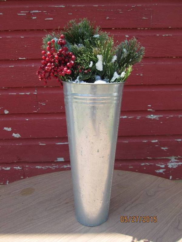 lot 39 image: Tall galvenized bucket with Christm...