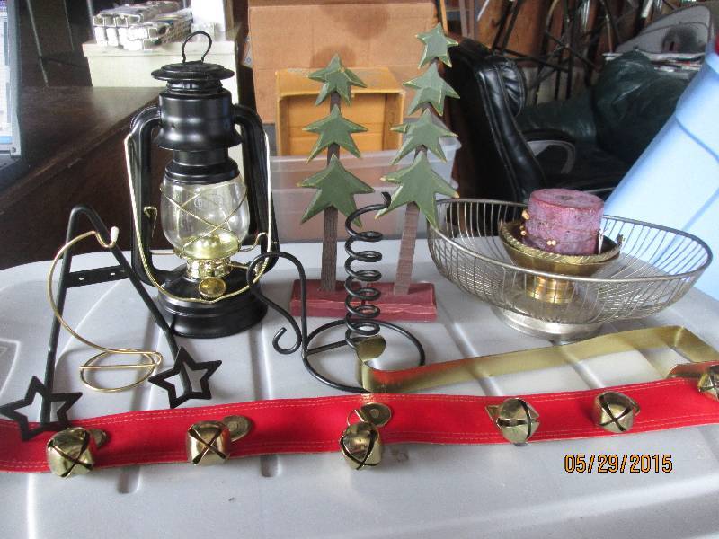 lot 68 image: Nice lot of miscellaneous Christmas...