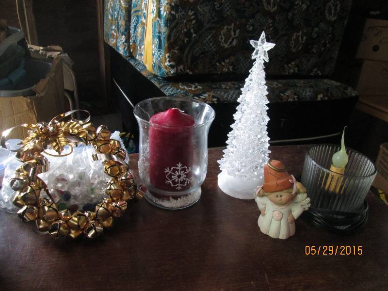 lot 74 image: Nice lot of table top Christmas dec...