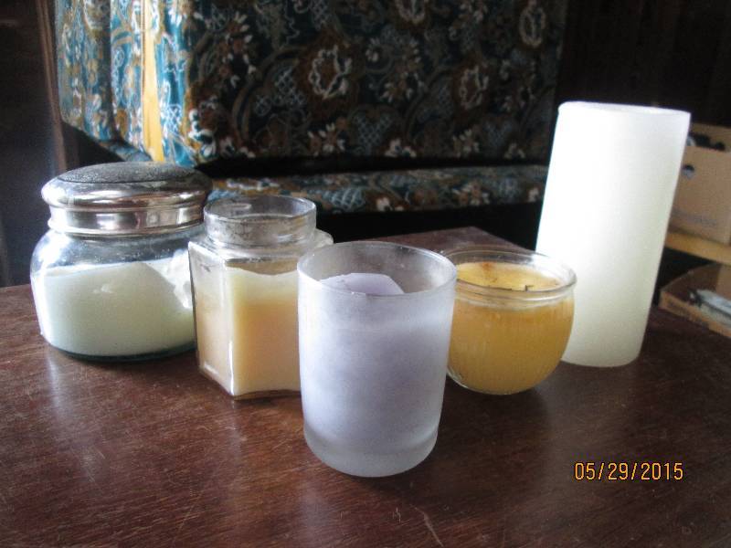 lot 89 image: Small lot of candles in various sce...