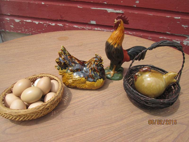 lot 108 image: Nice lot of miscellaneous rooster a...