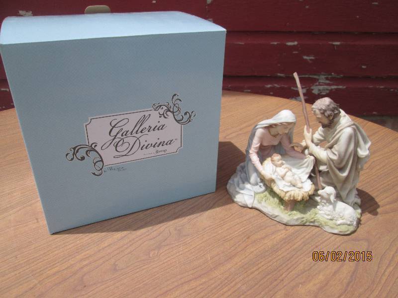 lot 112 image: Galleria Devina Nativity set. New i...
