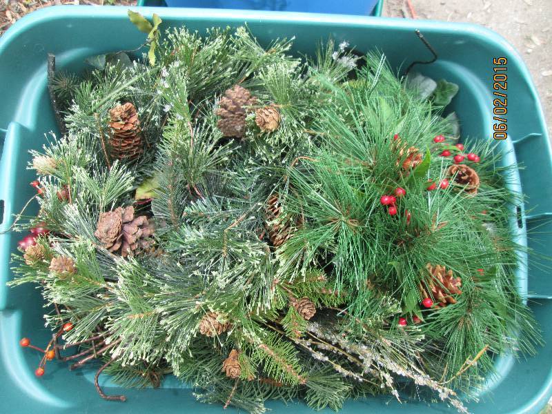 lot 114 image: Nice lot of holidayseasonal greene...