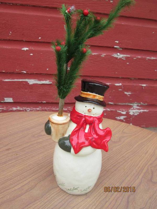 lot 124 image: Porcelain snowman with spruce...