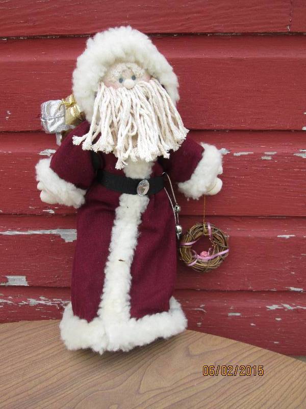 lot 126 image: Country look soft Santa decoration...