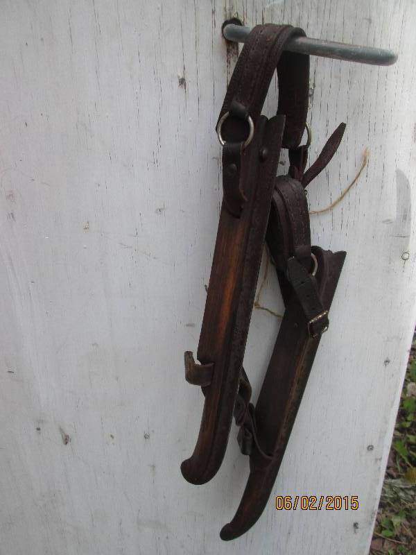 lot 128 image: Antique strap on ice skates for Chr...