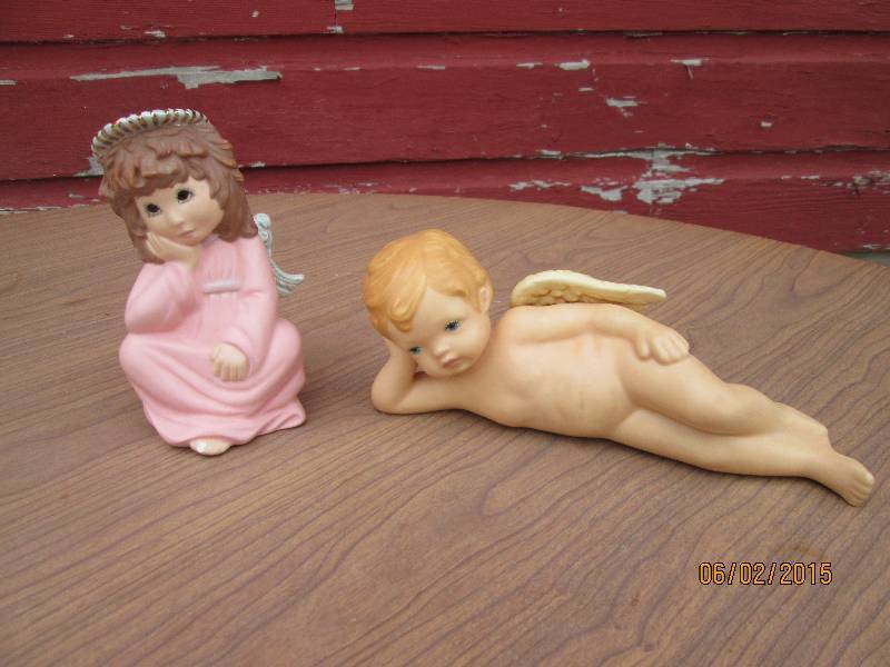 lot 130 image: Cute pair of cherubs for table top ...