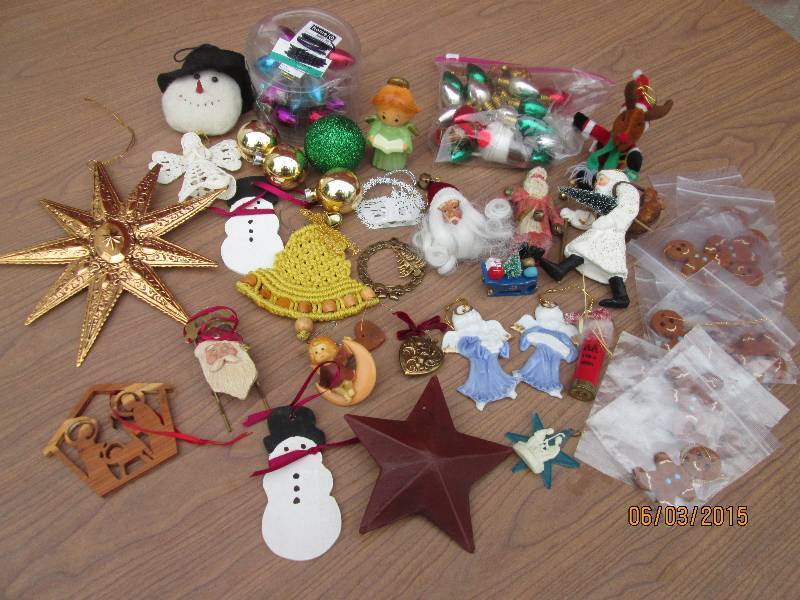 lot 137 image: Assortment of smaller Christmas tre...